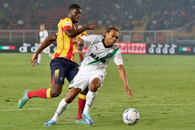 爱游戏平台下载-里程碑夜！波尔图远射贴柱，意大利杯加时末段刷纪录，球迷炸锅，团队化学反应显著(实况足球彼得舒梅切尔史诗高光)