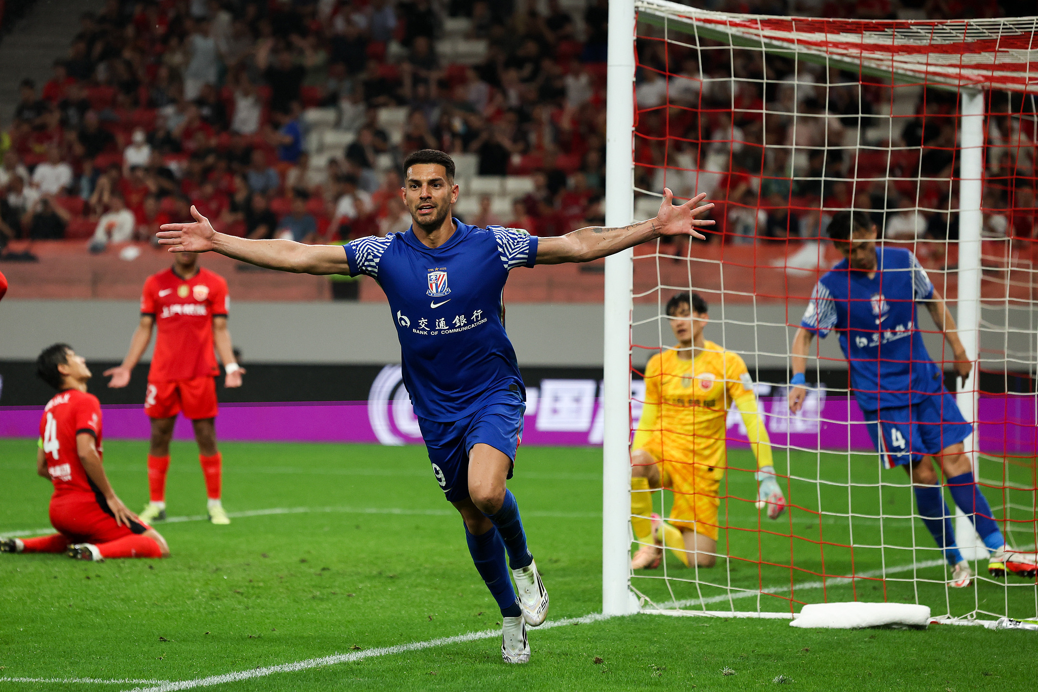 英超清晨走向成谜，上海海港伤情更新，赛场秩序良好，年轻球员得到机会(译制片东方快车谋杀案国语)